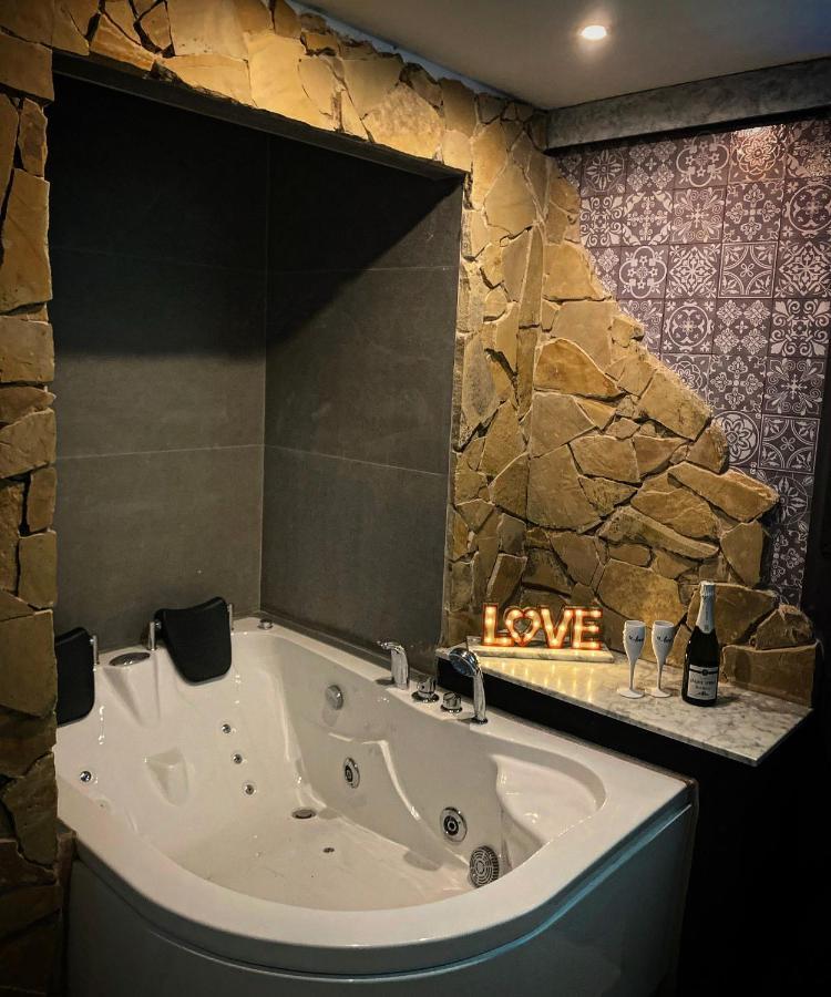 Aparta Suite La Nuit Calafell Buitenkant foto